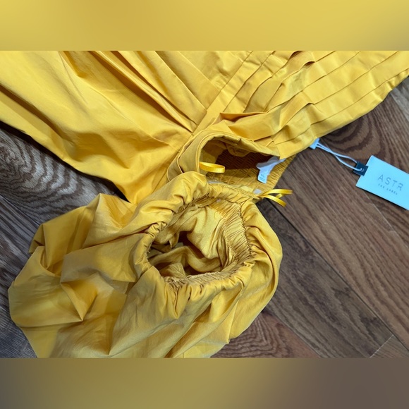 ASTR the Label, Off Shoulder Yellow Dress XS NWT - Picture 7 of 7